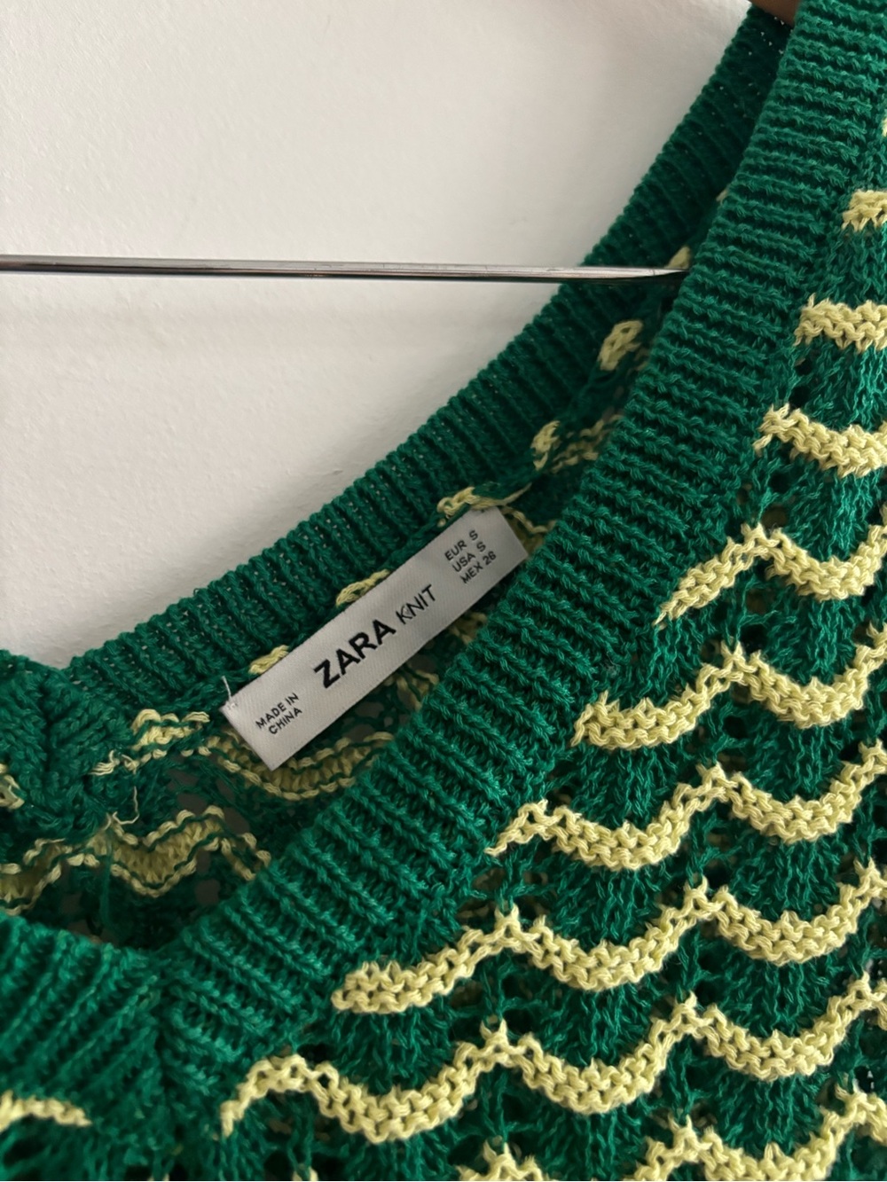 Zara Crochet Deep V-Neck Scallop Knit Crop Top - Picture 6 of 9